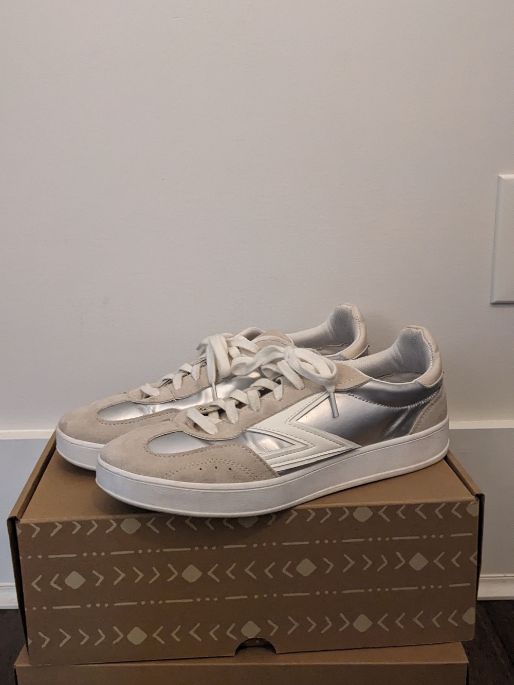 Zodiac Sansa Women's Casual Silver and Light Gray Low-Top Sneakers Metallic